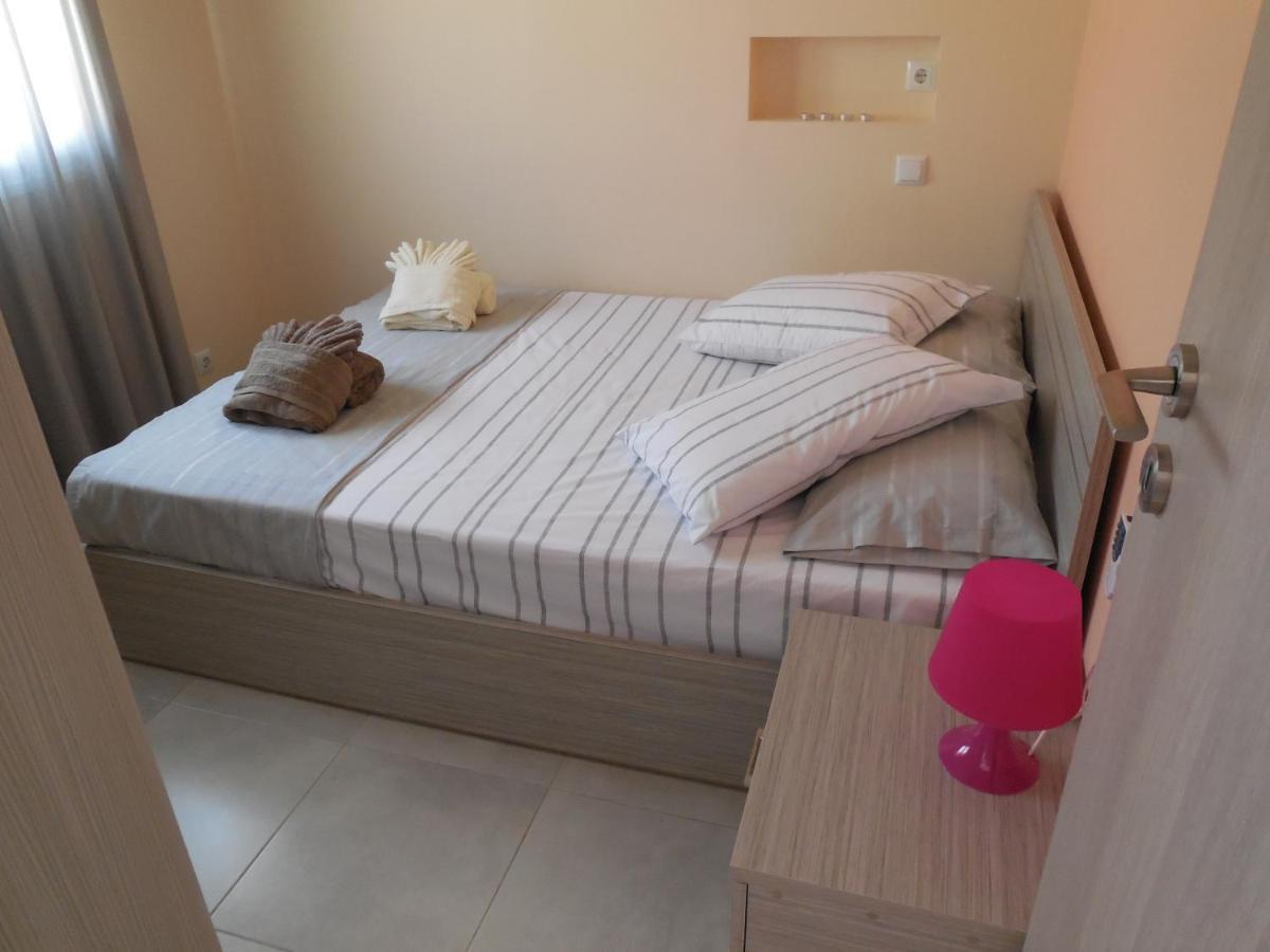 Costa Petra - Luxury Seaside Cottage With Garden - Vacation House For Families In Greece Nea Mesagkala Exterior photo