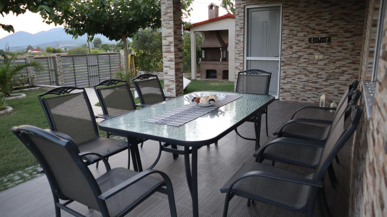 Costa Petra - Luxury Seaside Cottage With Garden - Vacation House For Families In Greece Nea Mesagkala Exterior photo