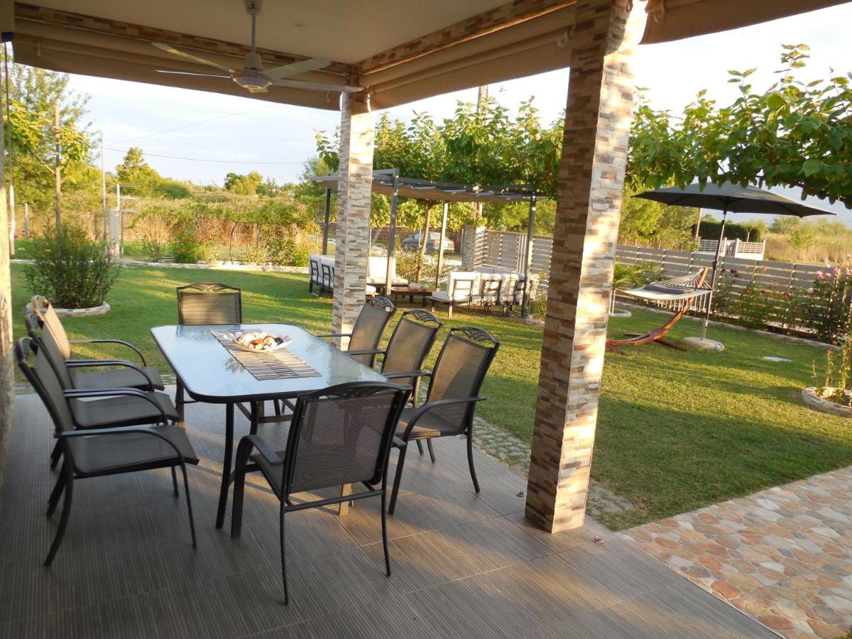 Costa Petra - Luxury Seaside Cottage With Garden - Vacation House For Families In Greece Nea Mesagkala Exterior photo